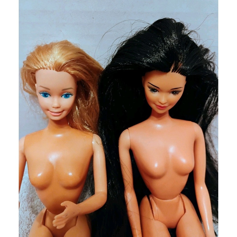 Barbie Blonde Hair Knees Bend  1966 Taiwan Nude Doll Dark Hair Doll 1989 Rubber